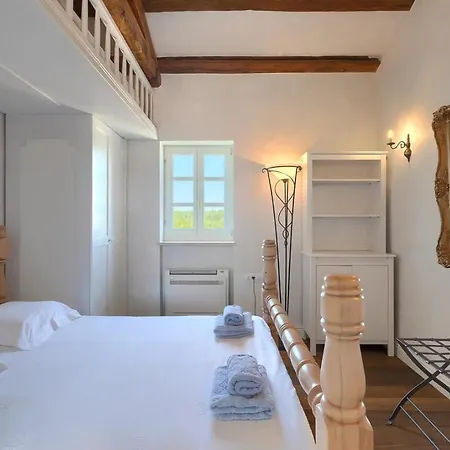 Rustic Peran With Outdoor Pool In Tinjan Villa Radetici