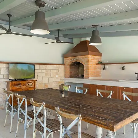 Rustic Peran With Outdoor Pool In Tinjan