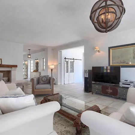 Rustic Peran With Outdoor Pool In Tinjan Villa *