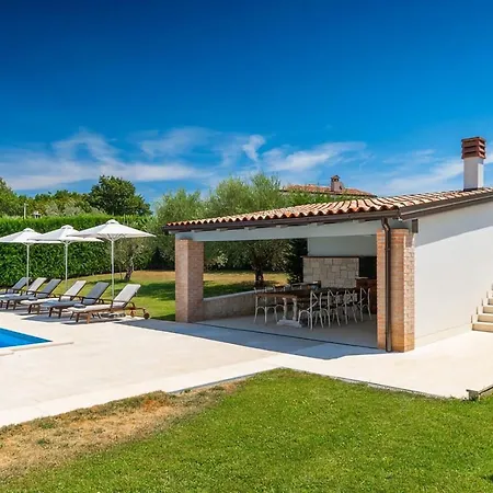 Rustic Peran With Outdoor Pool In Tinjan Villa Radetići