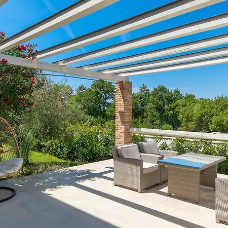 Rustic Peran With Outdoor Pool In Tinjan Villa