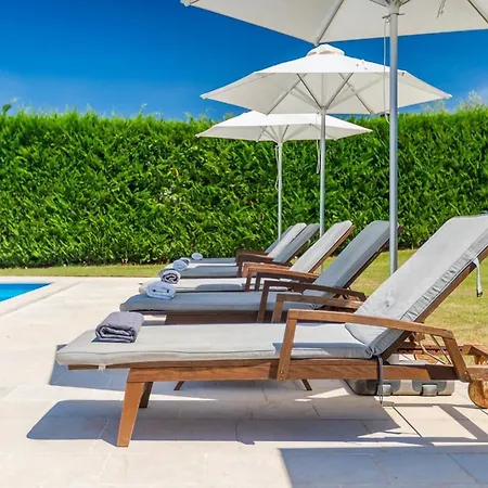 Villa Rustic Peran With Outdoor Pool In Tinjan Radetici