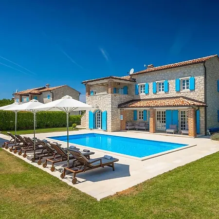 Rustic Peran With Outdoor Pool In Tinjan Villa Radetici