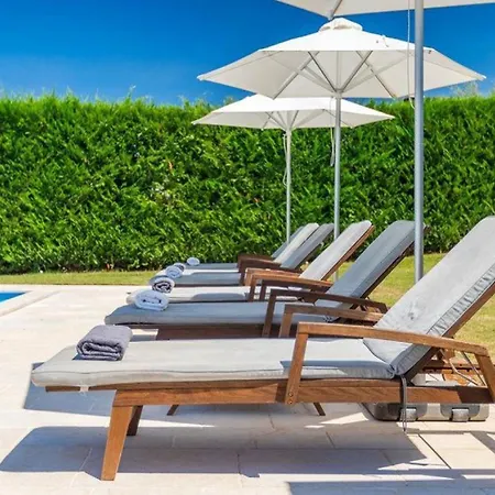 וילה Rustic Peran With Outdoor Pool In Tinjan *
