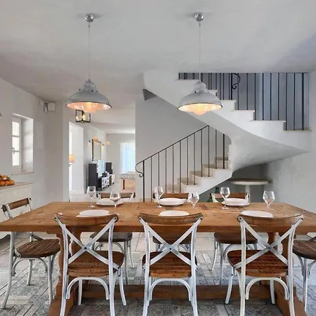 וילה Rustic Peran With Outdoor Pool In Tinjan *