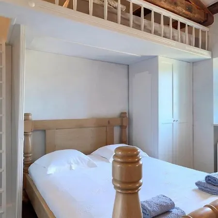 Rustic Peran With Outdoor Pool In Tinjan Radetići