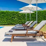 Villa Rustic Peran With Outdoor Pool In Tinjan Radetići