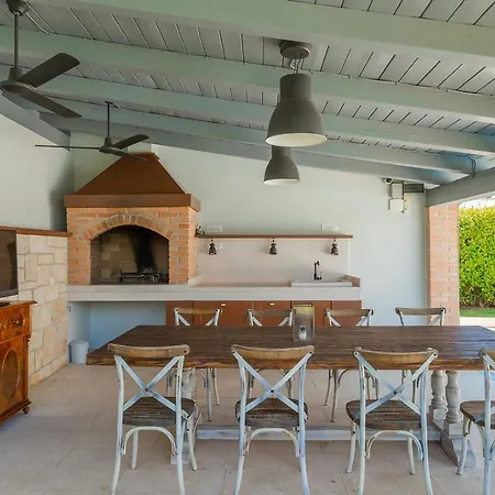 Rustic Peran With Outdoor Pool In Tinjan * Radetići