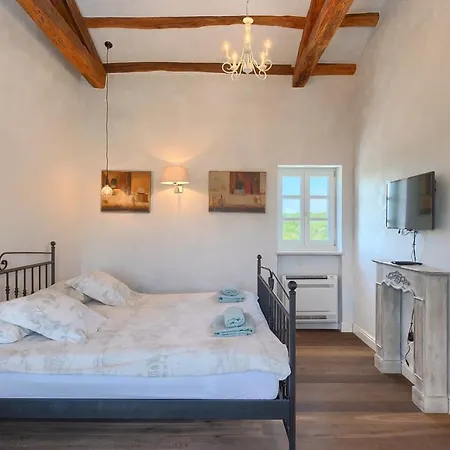 Вилла Rustic Peran With Outdoor Pool In Tinjan Radetici