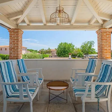 Rustic Peran With Outdoor Pool In Tinjan Вилла *
