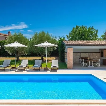 Rustic Peran With Outdoor Pool In Tinjan וילה *