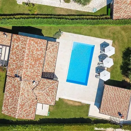 וילה Rustic Peran With Outdoor Pool In Tinjan *