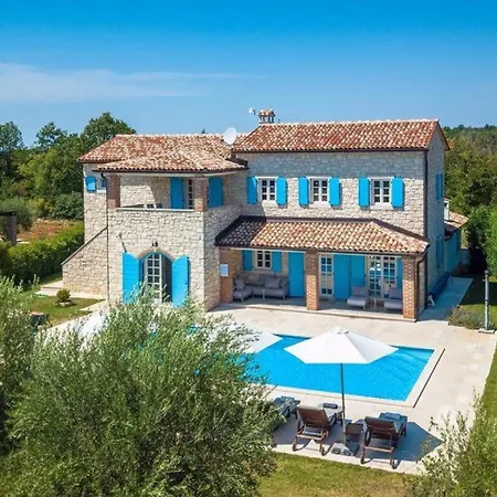 וילה Rustic Peran With Outdoor Pool In Tinjan *