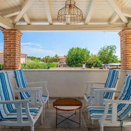 Rustic Peran With Outdoor Pool In Tinjan וילה Radetići