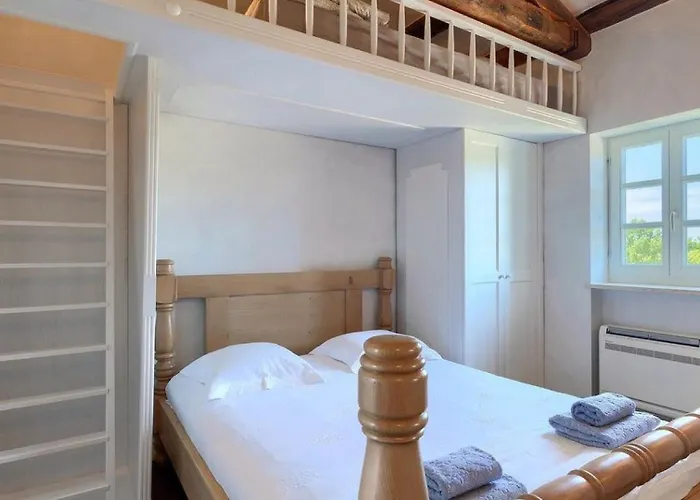 Rustic Peran With Outdoor Pool In Tinjan Radetici