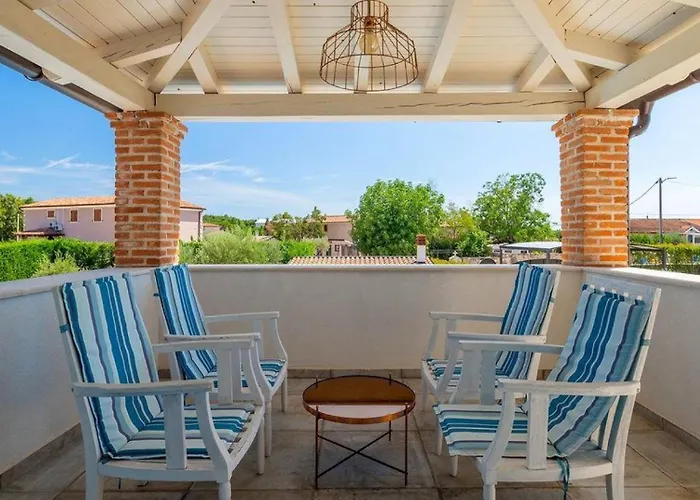 Rustic Peran With Outdoor Pool In Tinjan Villa Radetici